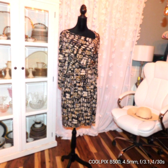 (22) Dress Barn Sz 12 gathering at the waist absolutely adorable - Picture 4 of 4